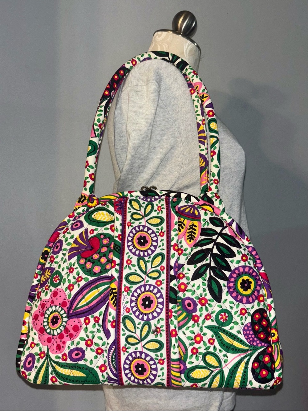 Vera Bradley. kiss-clasp shoulder bag /colorful "Viva La Vera"